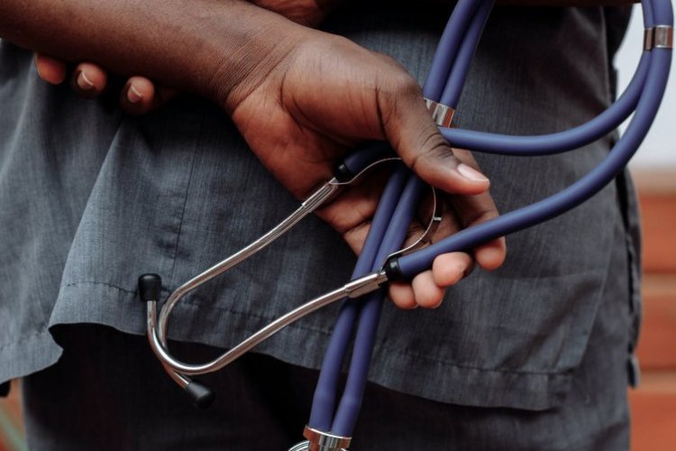 Angola suspends pay for striking doctors