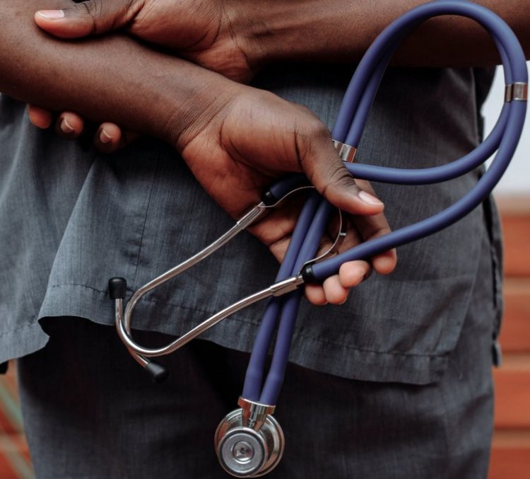 Angola suspends pay for striking doctors