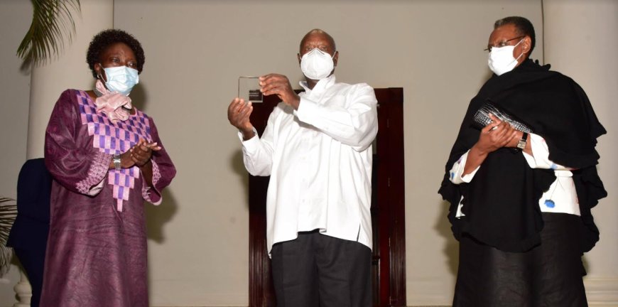President Museveni receives the climate mobility champion leader award