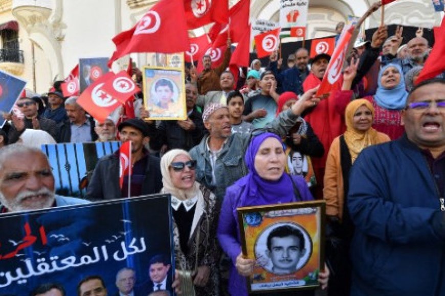 Hundreds of Tunisians protest opposition arrests