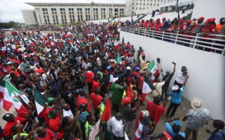 Nigerian workers suspend strike over cost of living crisis