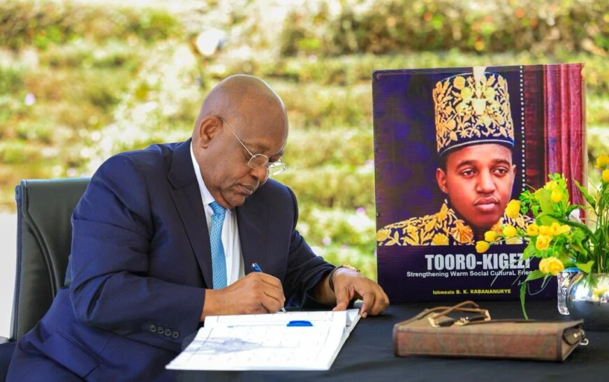 MTN Uganda Chairman Charles Mbire Pays Tribute to King Oyo, Pledges Shs100m Towards Burial Preparations
