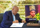 MTN Uganda Chairman Charles Mbire Pays Tribute to King Oyo, Pledges Shs100m Towards Burial Preparations