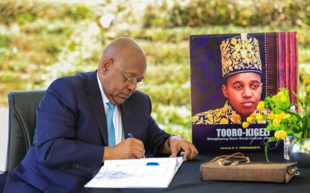 MTN Uganda Chairman Charles Mbire Pays Tribute to King Oyo, Pledges Shs100m Towards Burial Preparations