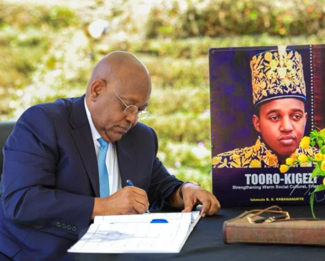 MTN Uganda Chairman Charles Mbire Pays Tribute to King Oyo, Pledges Shs100m Towards Burial Preparations